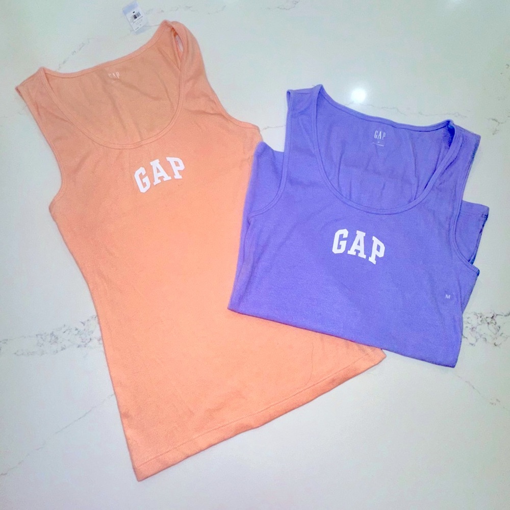 NWT (2) Ribbed Logo Gap Tank Tops -Size:M